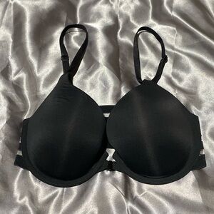 Victoria’s Secret Black padded bra. Size 32D